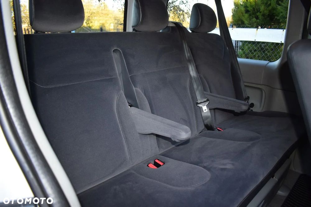 Renault Trafic 2.0 dCi 115 FAP Grand Passenger Black Edition - 13