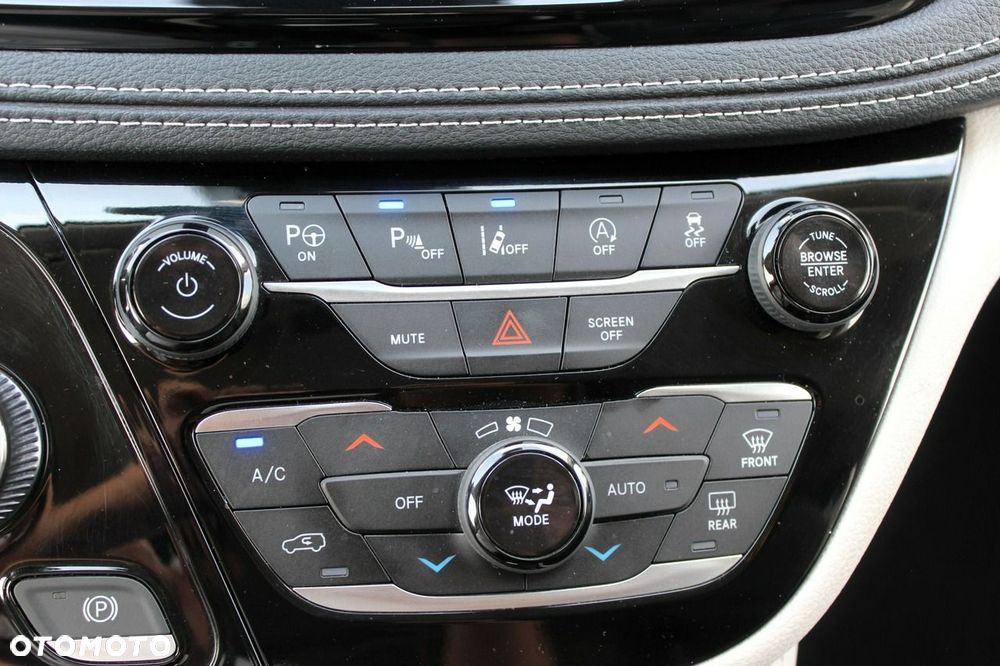 Chrysler Pacifica - 38