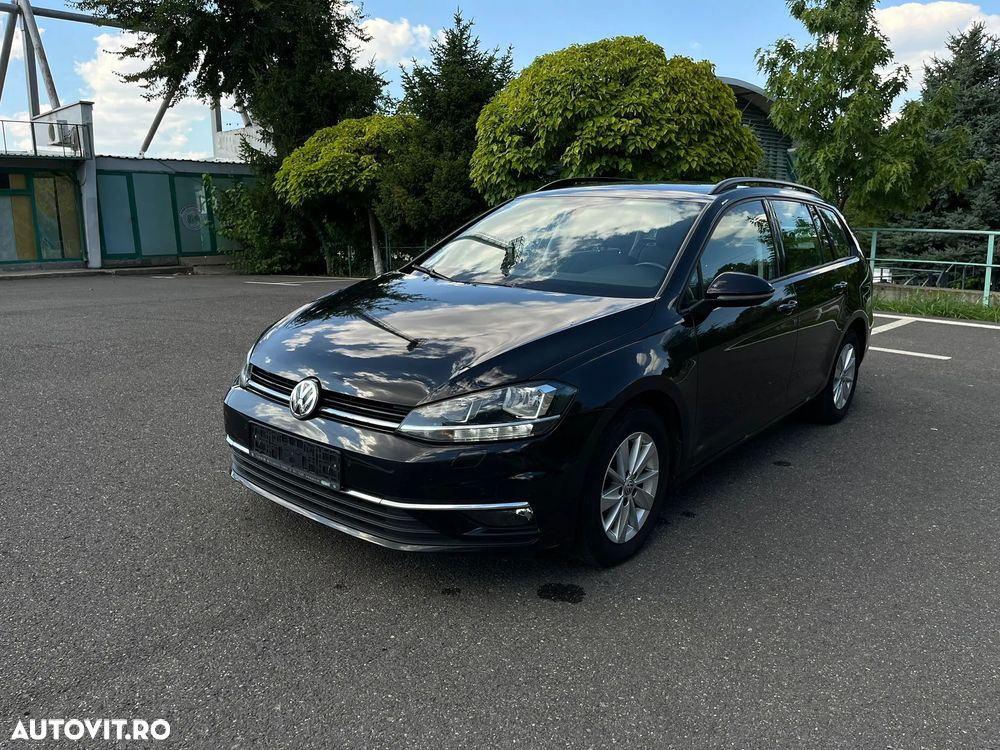 Volkswagen Golf - 1