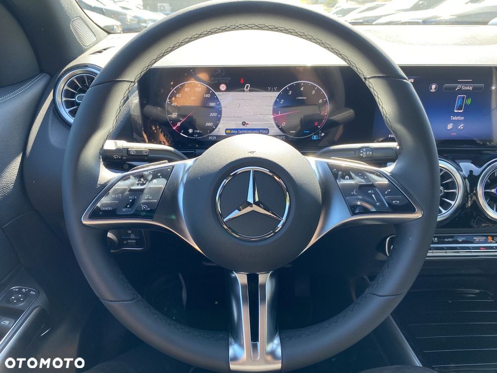 Mercedes-Benz GLA - 11