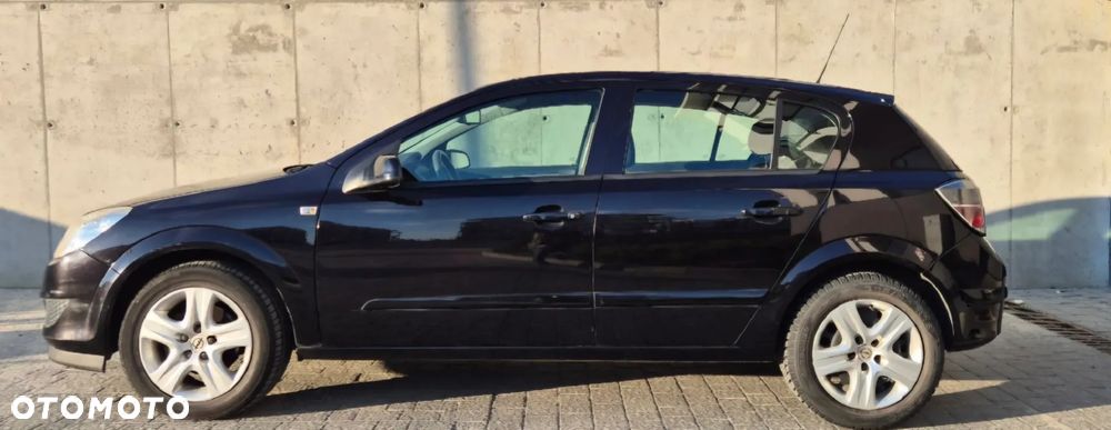 Opel Astra 2009 photo 2