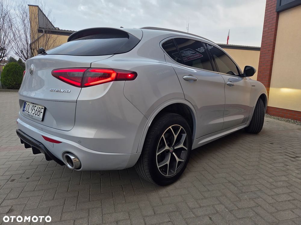 Alfa Romeo Stelvio 2.0 Turbo 16V AT8-Q4 Veloce - 11