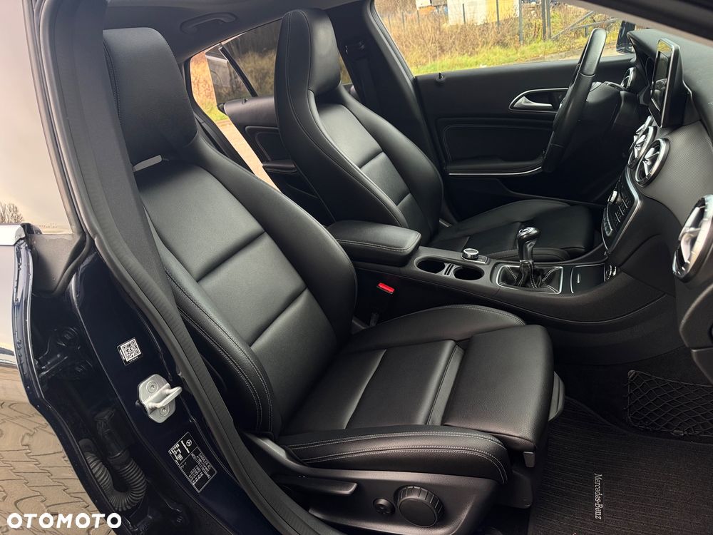 Mercedes-Benz CLA 180 d AMG Line - 34