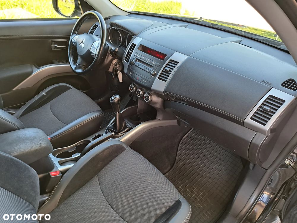 Mitsubishi Outlander - 16