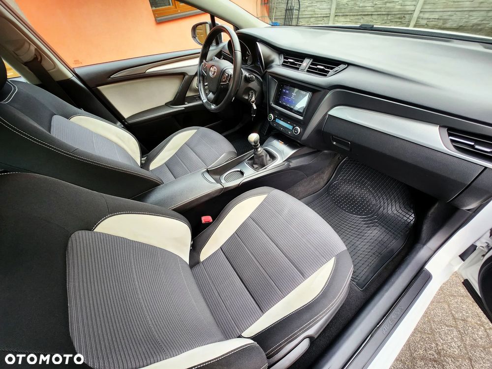 Toyota Avensis - 5