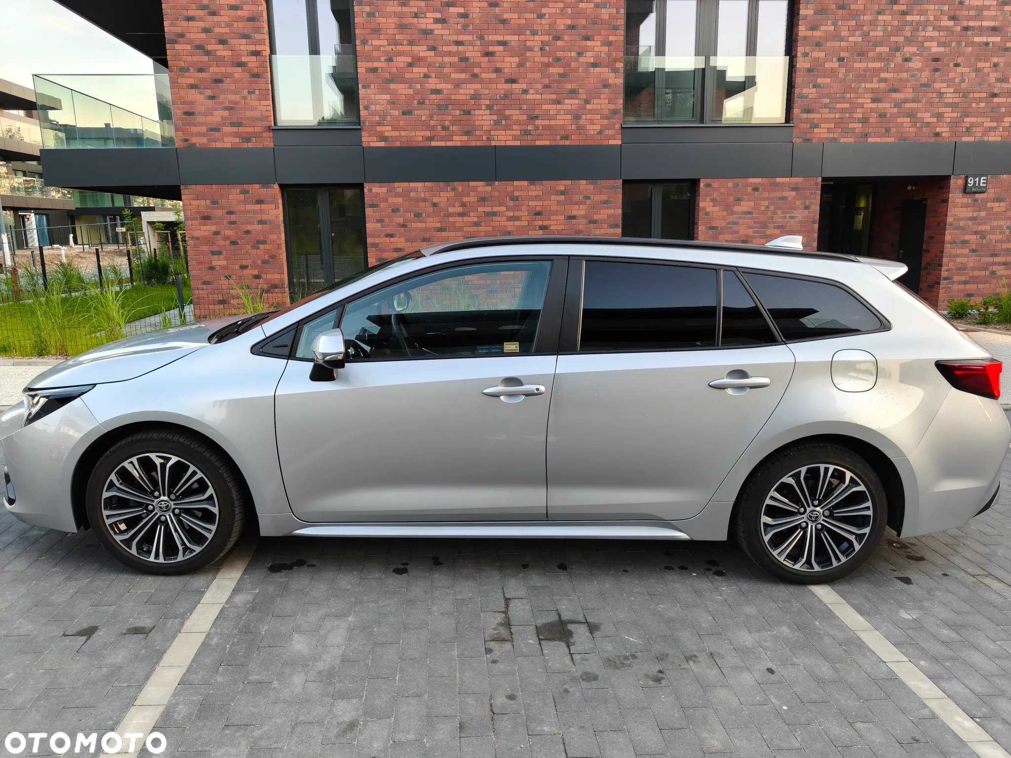 Toyota Corolla 1.8 Hybrid Comfort - 17