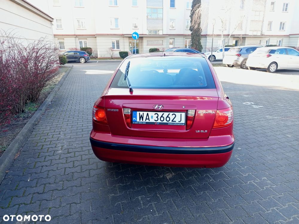 Hyundai Elantra - 4