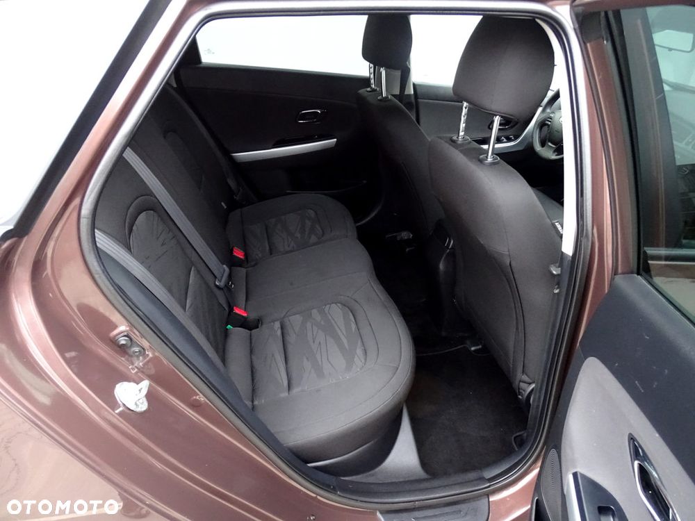 Kia Ceed 1.6 GDI Dream Team Edition - 15