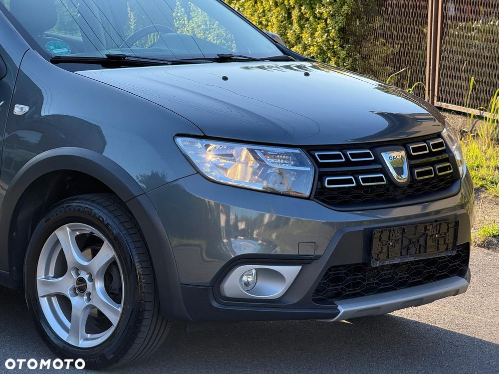 Dacia Logan TCe 90 S&S Stepway Celebration - 4