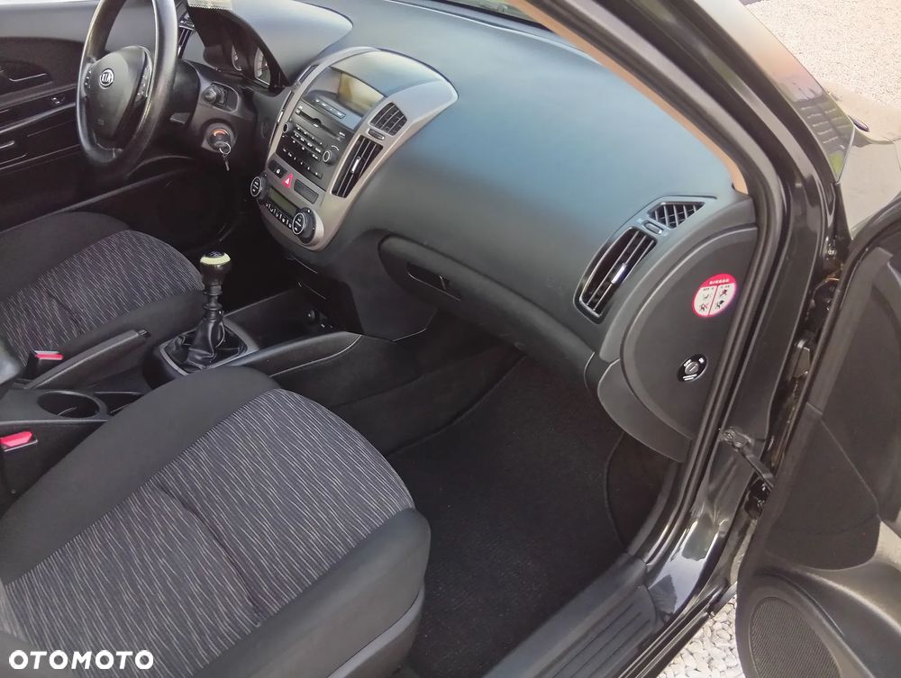 Kia Ceed - 13