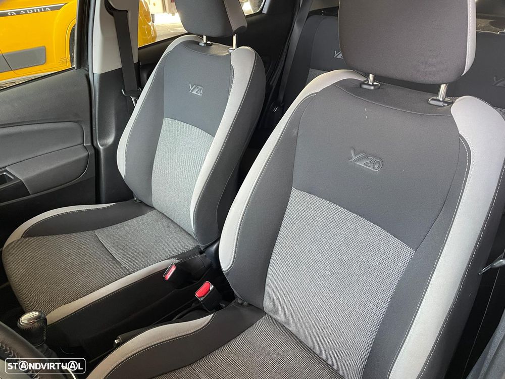 Toyota Yaris 1.5 VVT-i 20 Anos - 11