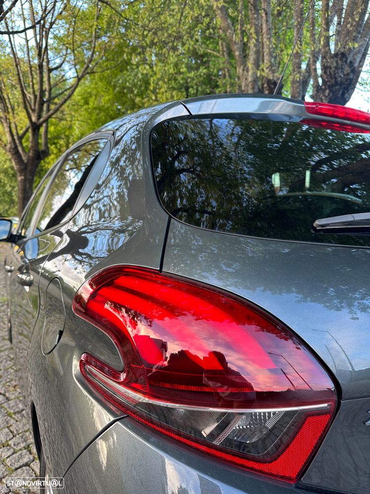 Peugeot 208 1.2 PureTech Style - 12