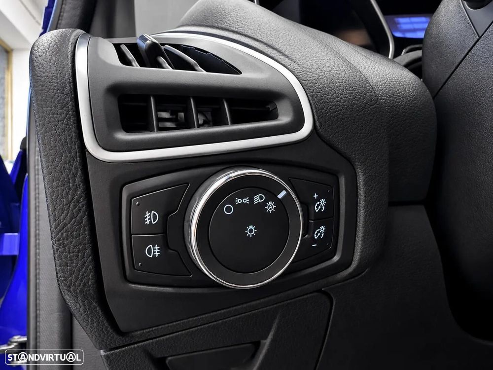 Ford Focus 2.0 EcoBoost ST c/ Pack Pele Desportiva - 26