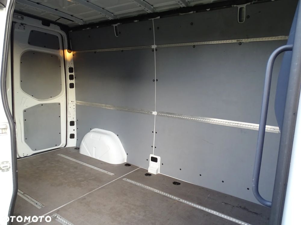 Mercedes-Benz SPRINTER - 16