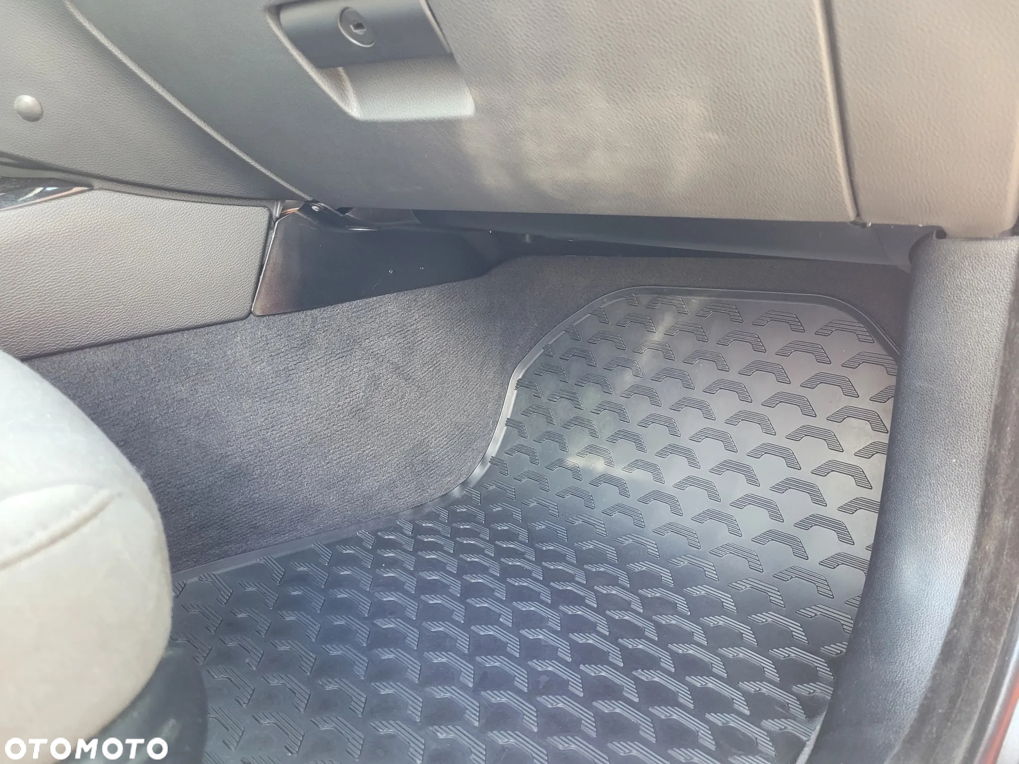 BMW Seria 3 318d Touring - 11