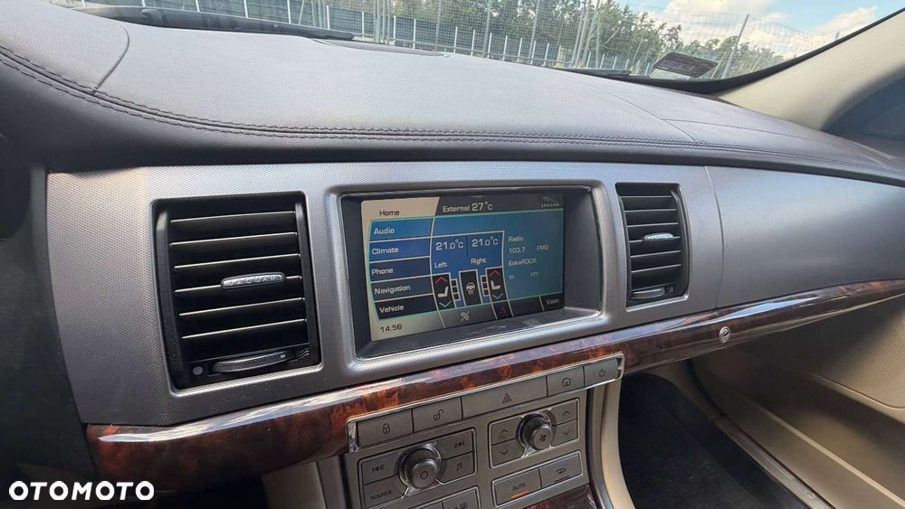 Jaguar XF 5.0 V8 Premium Luxury - 32
