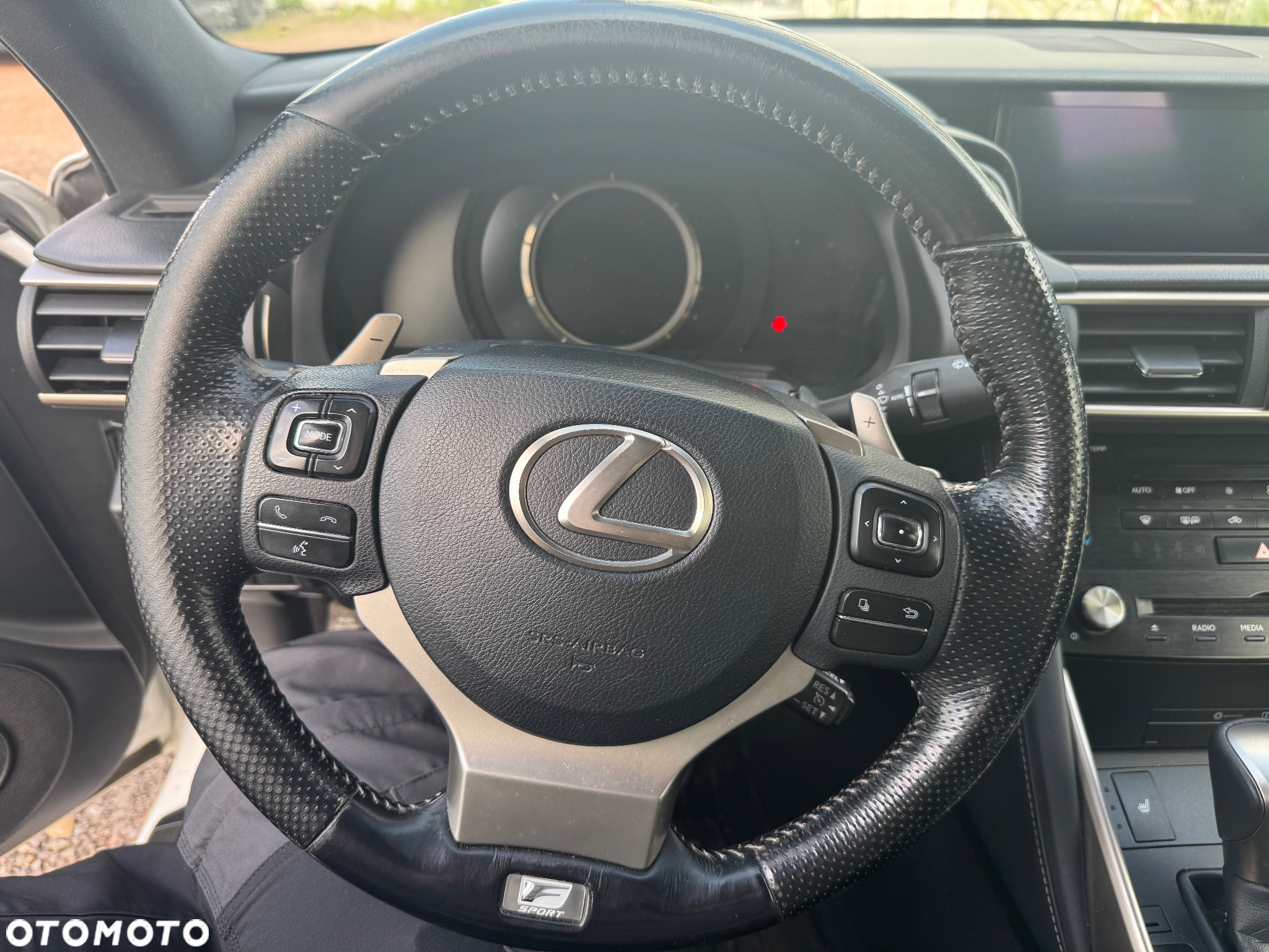 Lexus IS 200t / 300 F Sport - 6