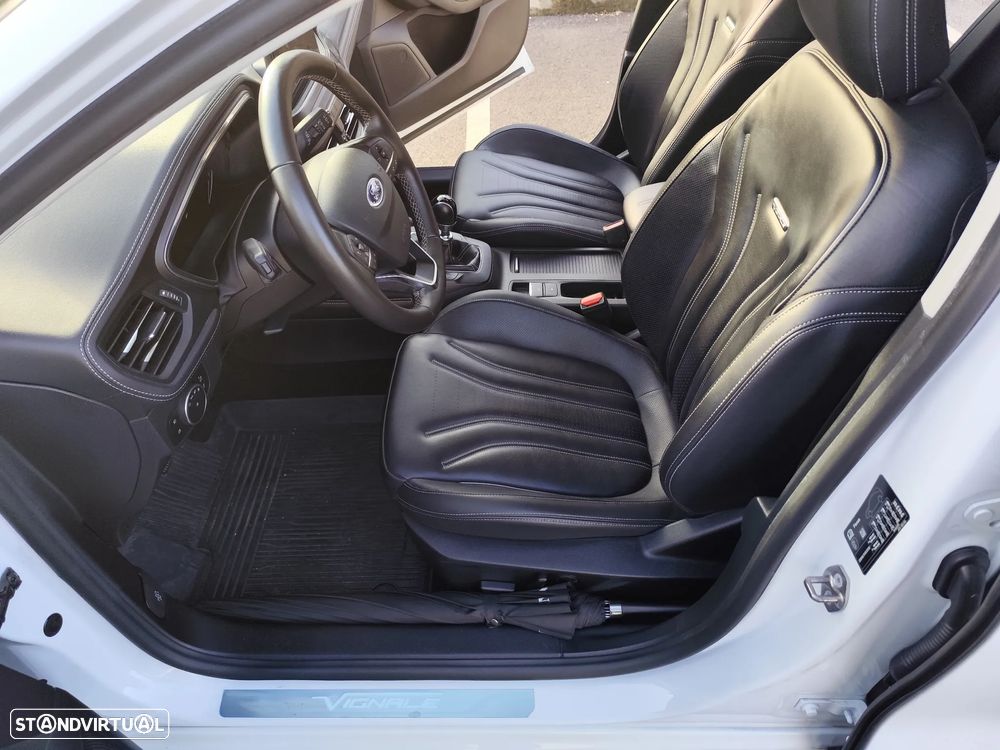 Ford Focus 1.0 EcoBoost MHEV Vignale - 33