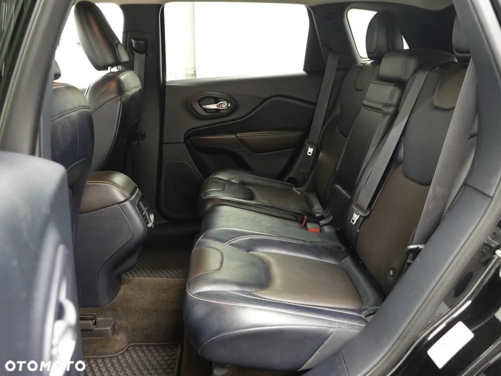 Jeep Cherokee - 21