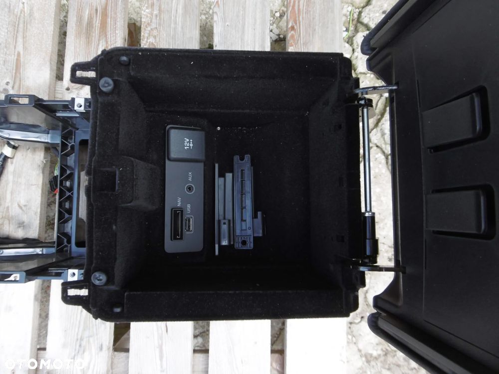 TUNEL SCHOWEK PODŁOKIETNIK DISCOVERY SPORT L550 - 5