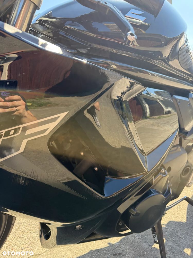 Suzuki GSX - 16