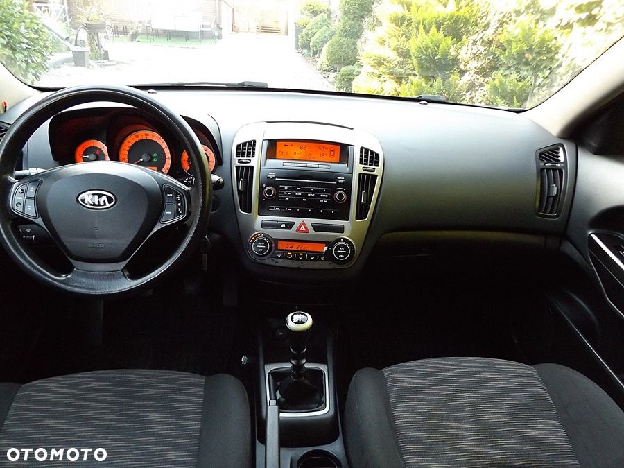 Kia Ceed - 8