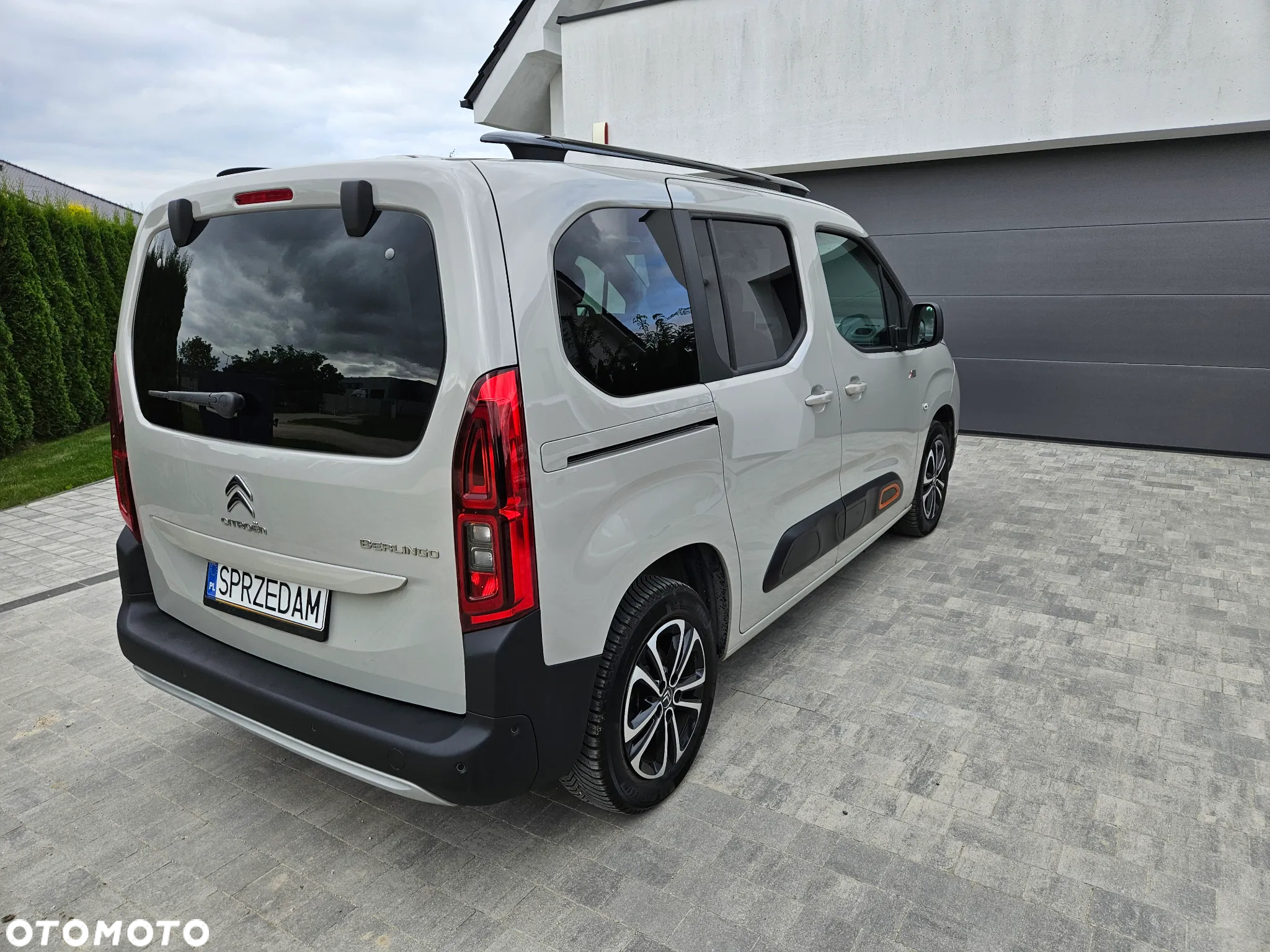 Citroën Berlingo M PureTech 130 EAT8 SHINE - 12