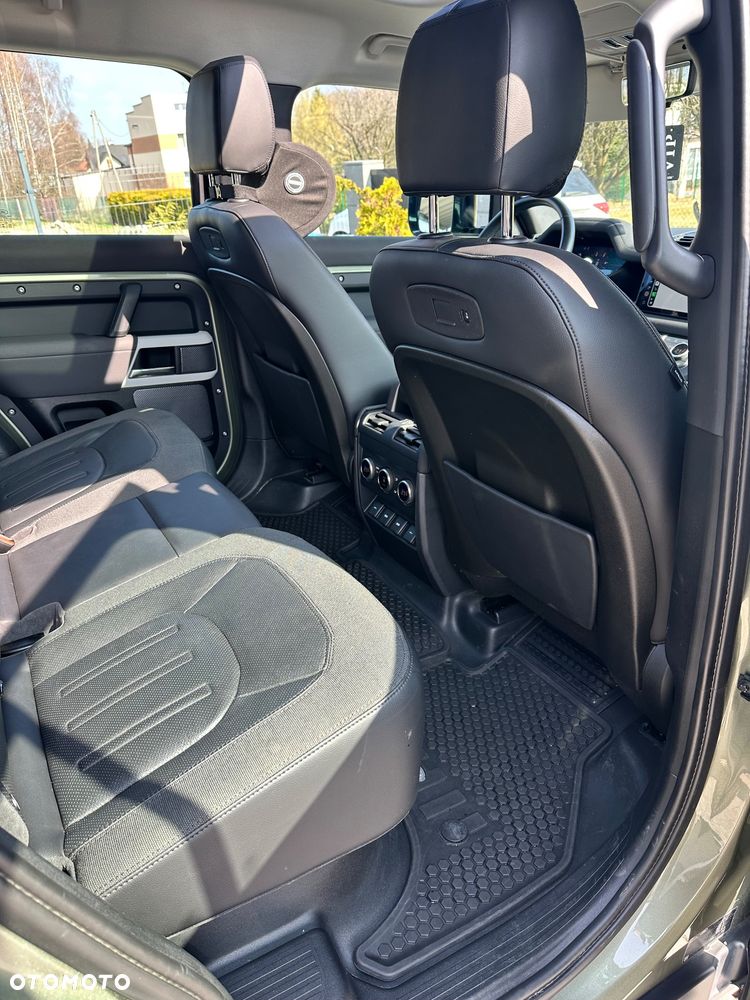 Land Rover Defender 110 D240 SE - 27