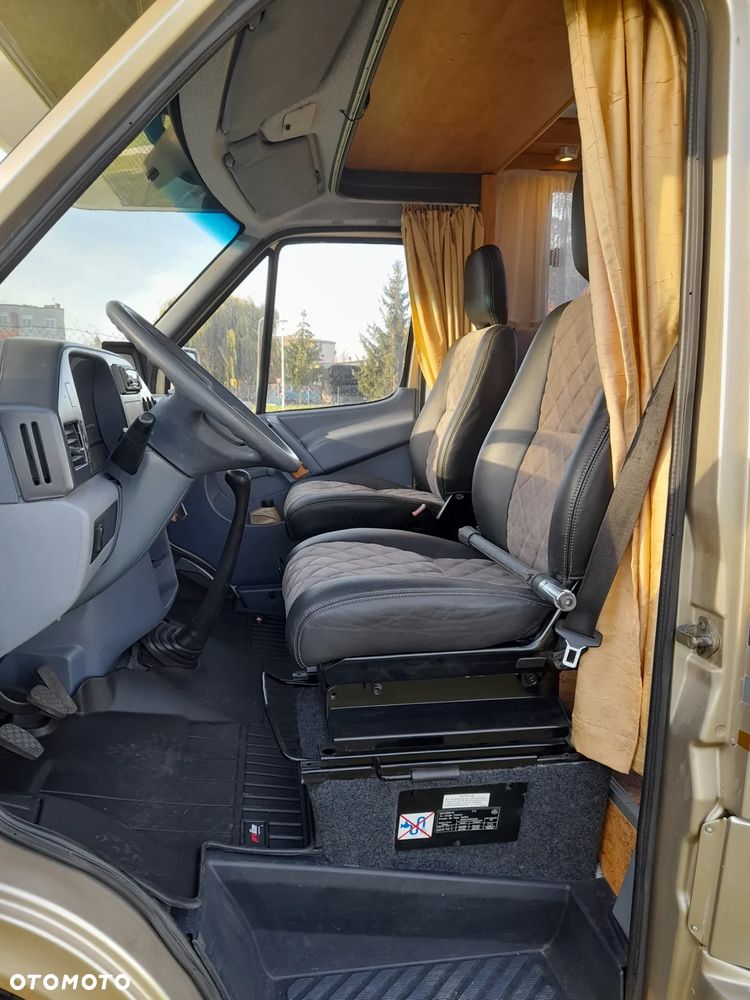 Mercedes-Benz Sprinter - 10