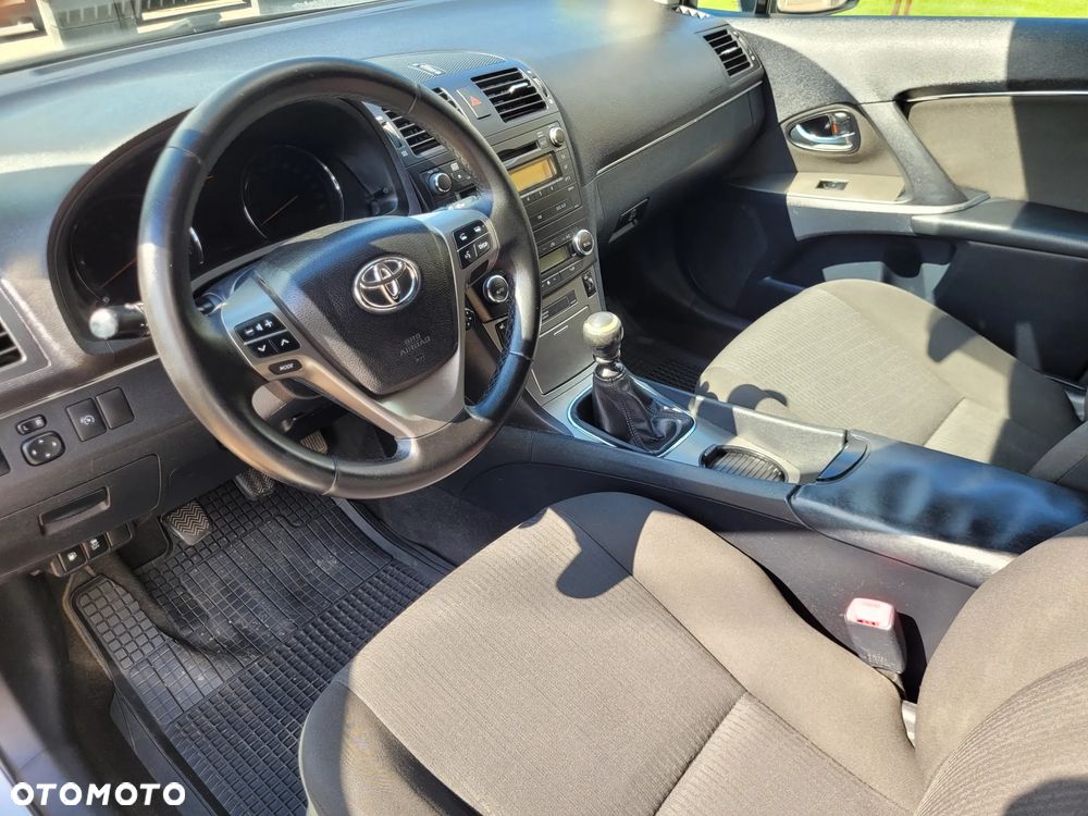 Toyota Avensis 1.8 Sol - 9