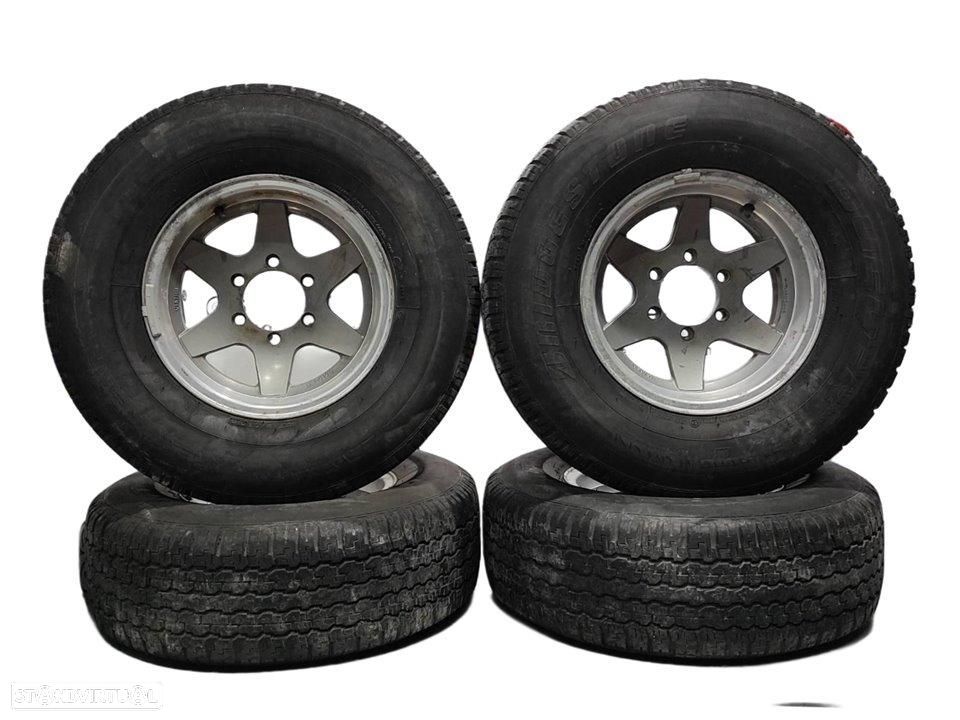 CONJUNTO DE PNEUS NISSAN TERRANO WD21 - 1