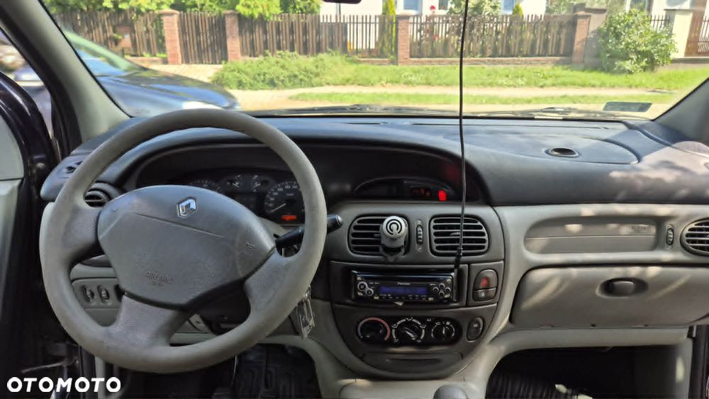 Renault Scenic 1.9 dCi Authentique - 3