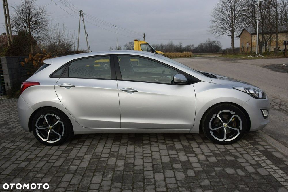 Hyundai i30 1.6 CRDi Fifa World Cup Edition - 9