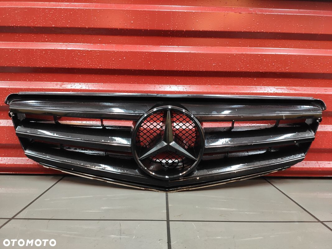 MERCEDES C-KLASA W204 LIFT GRILL ATRAPA KRATKA AMG CZARNA ORYGINAŁ - 1