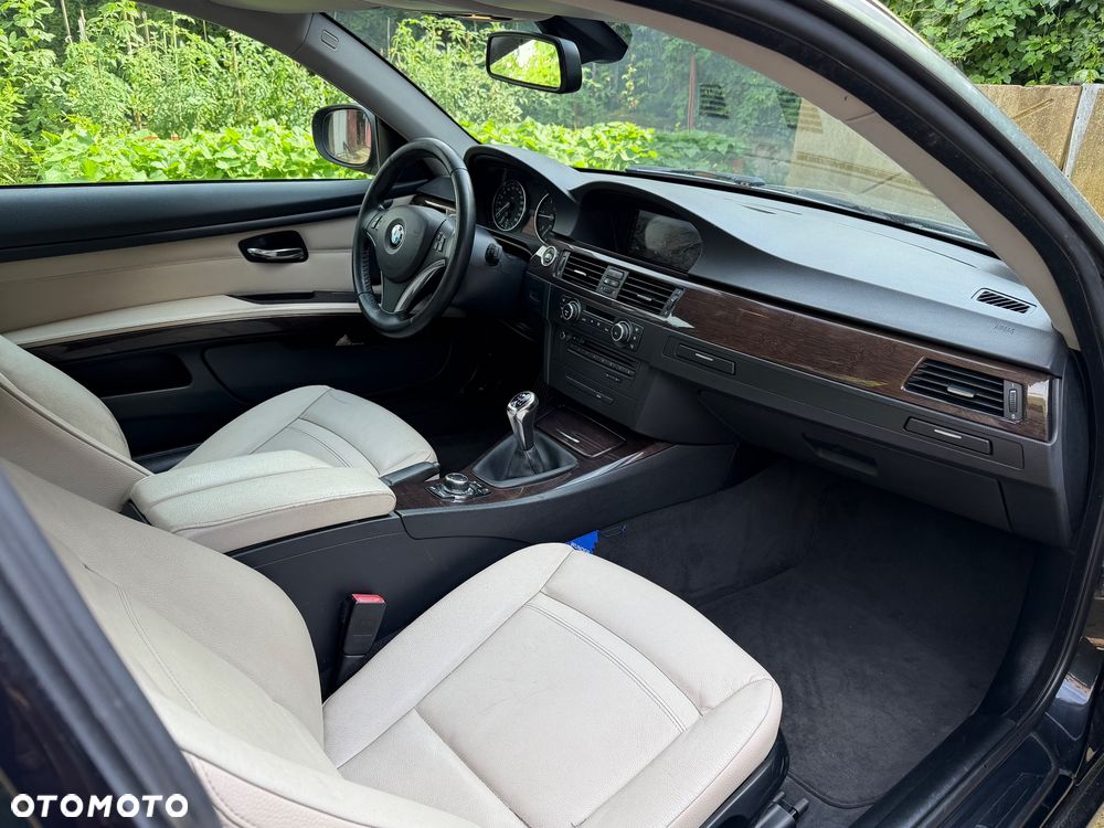 BMW Seria 3 320d - 23