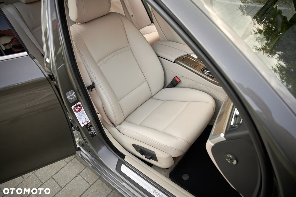 BMW Seria 5 525d xDrive Modern Line - 24