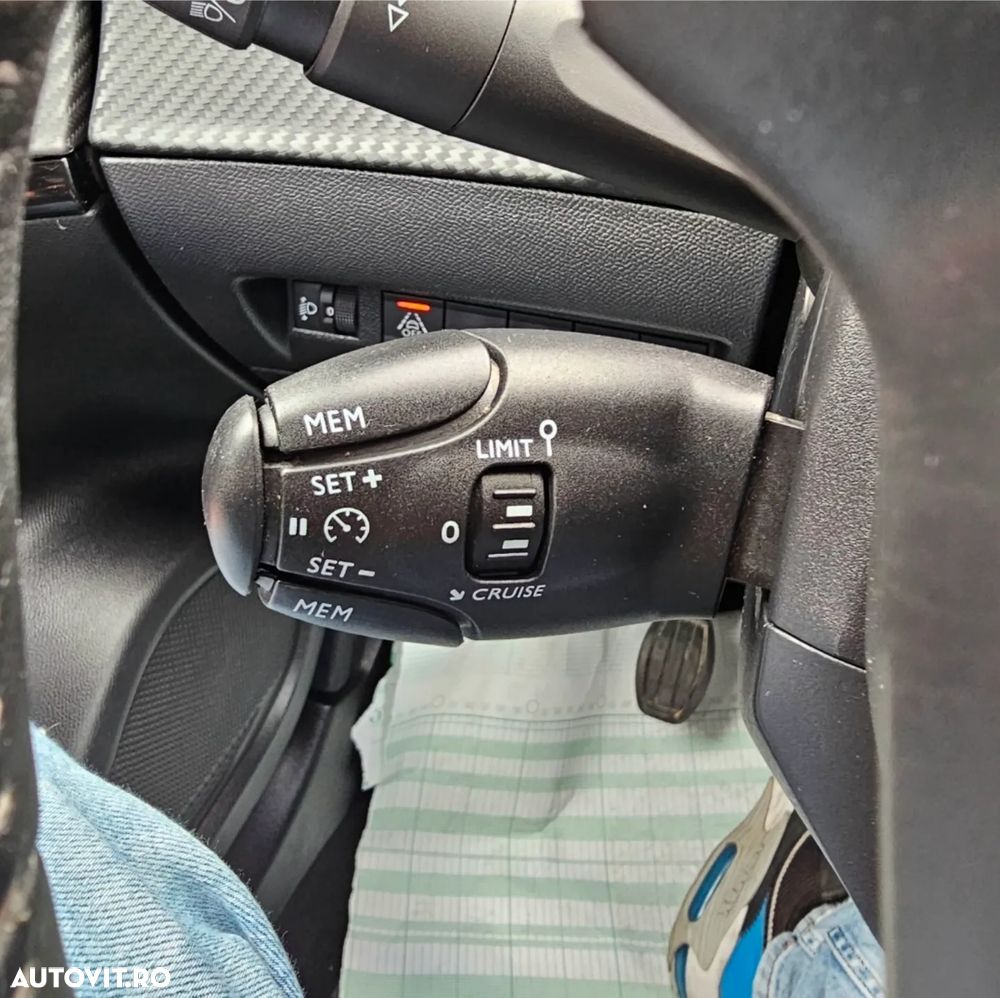 Peugeot 2008 - 12