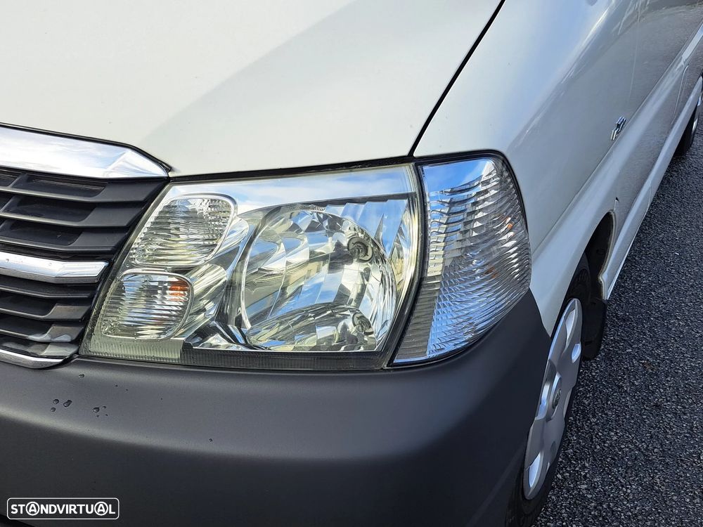 Toyota HiAce 2.5 D-4D Service 2.8T AC - 10