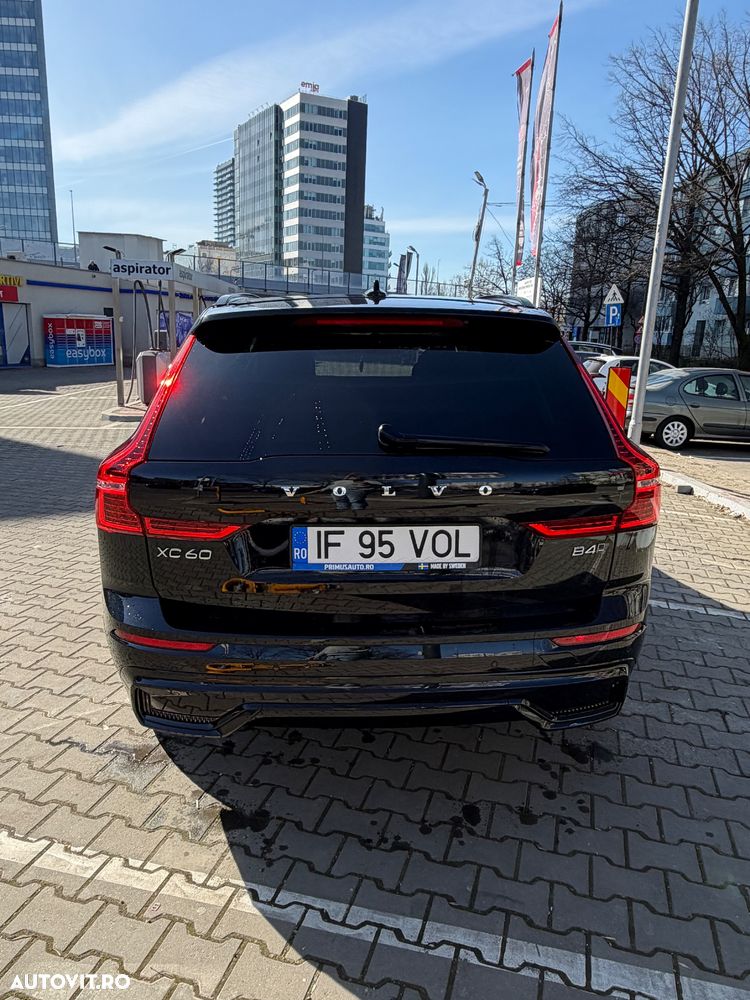 Volvo XC 60 B4 MHEV AT AWD Ultimate Dark - 10
