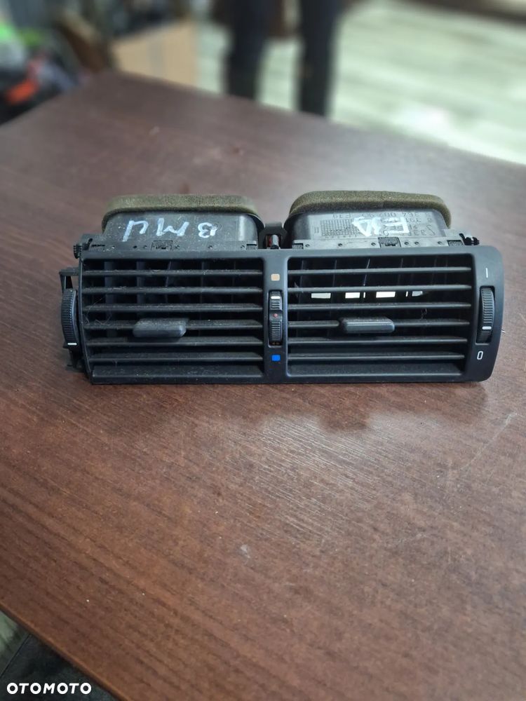 kratka nawiewu środkowa czarna Bmw e39    (118/20) - 1