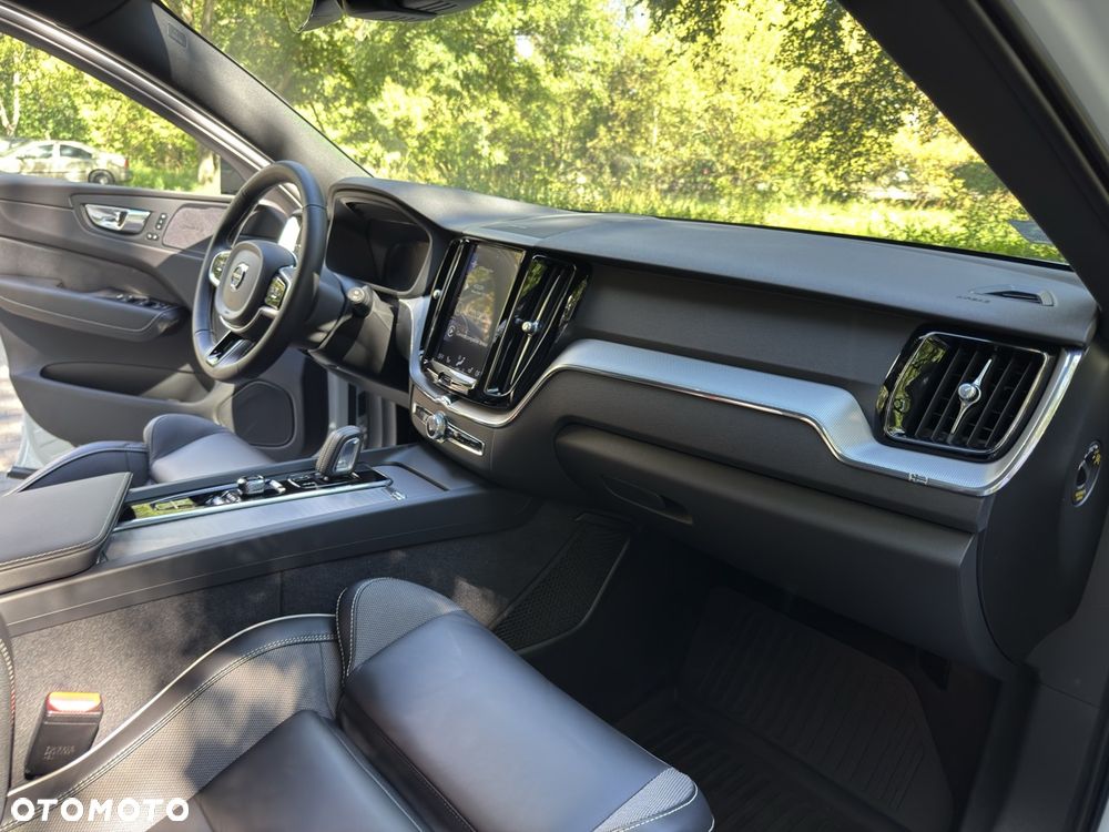 Volvo XC 60 B5 D AWD R-Design - 19
