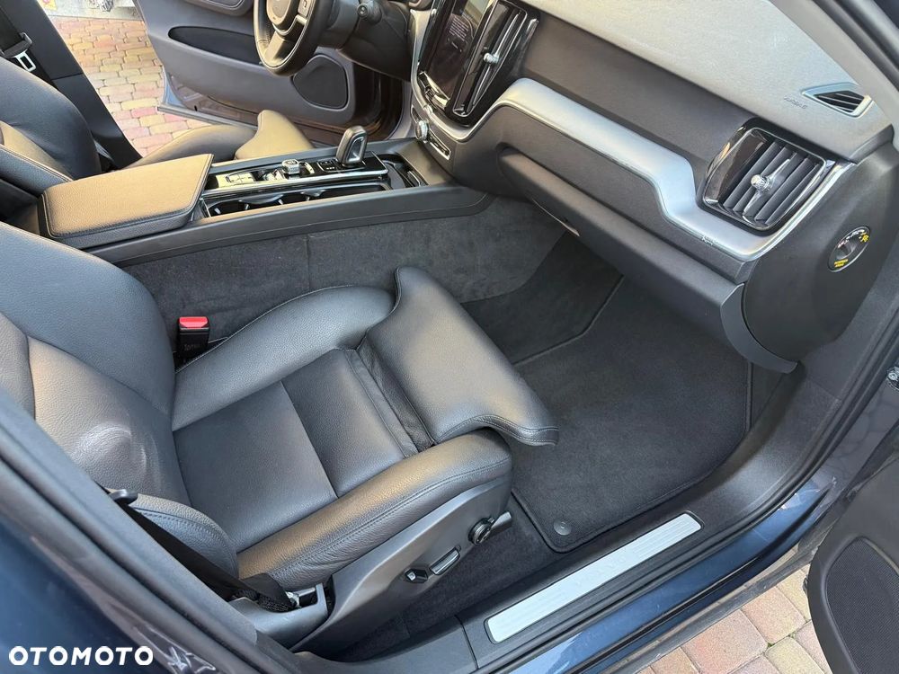 Volvo XC 60 D5 AWD Momentum - 10