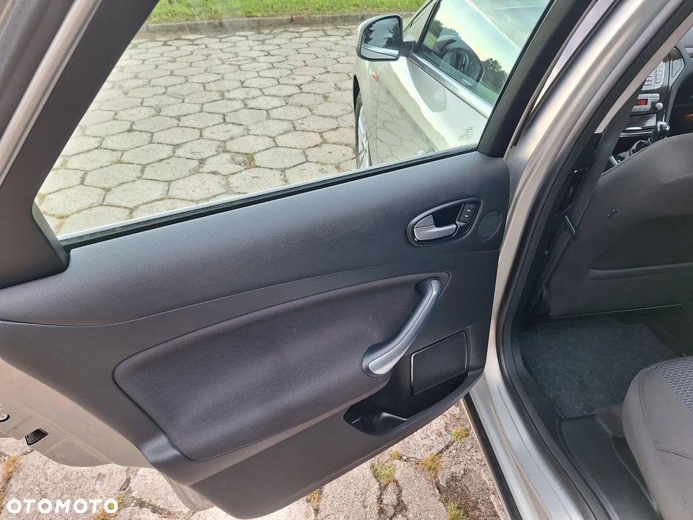 Ford Mondeo 2.0 Ghia Executive - 24