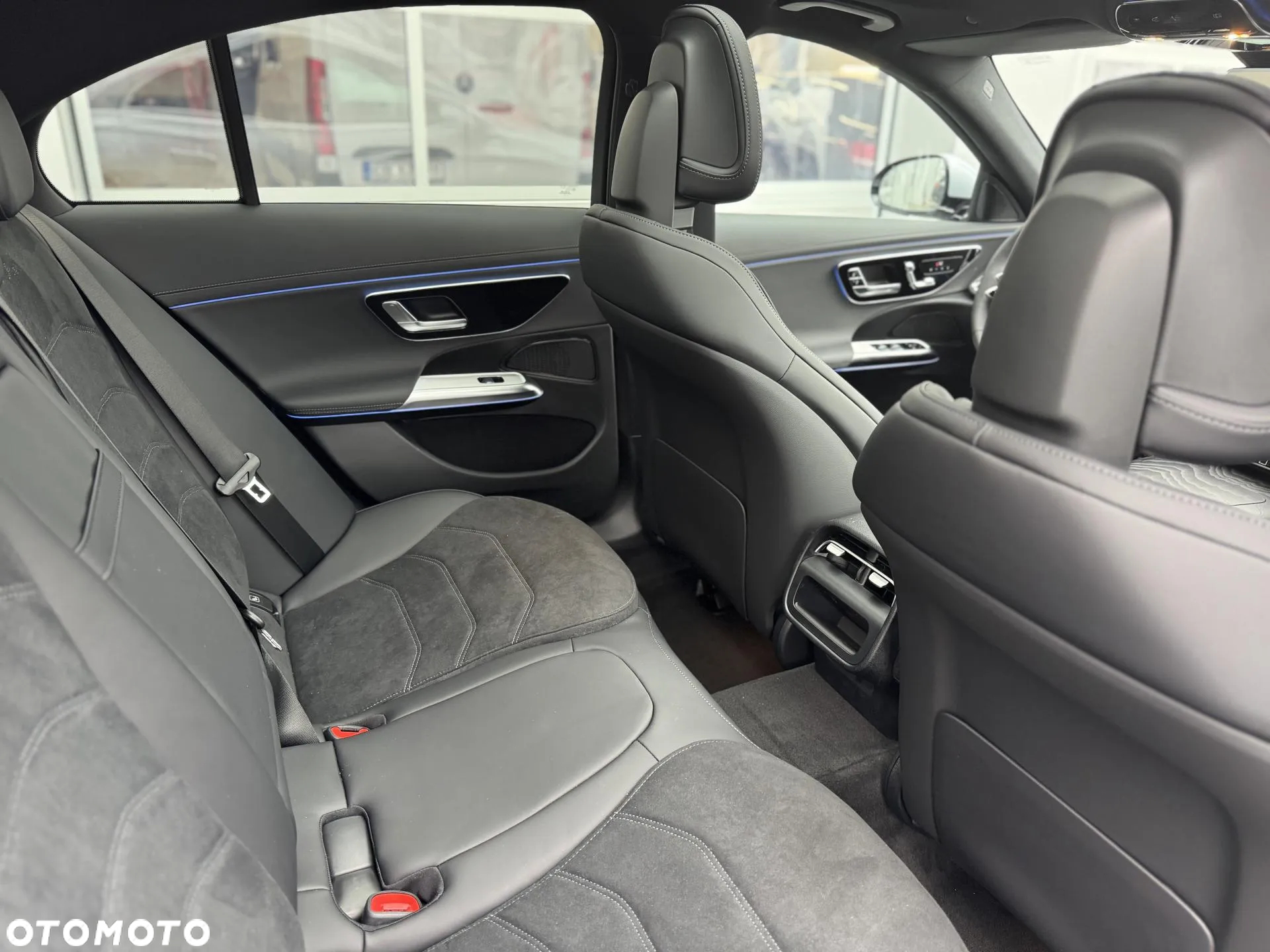 Mercedes-Benz Klasa E 220 d 4Matic 9G-TRONIC Edition AMG Line - 18