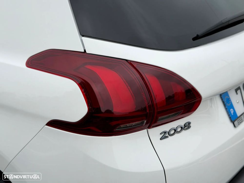Peugeot 2008 - 11