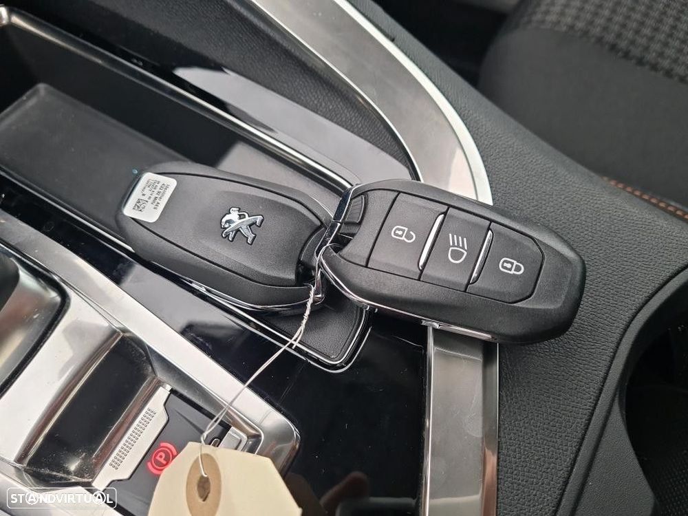 Peugeot 5008 1.2 PureTech Allure EAT8 - 8
