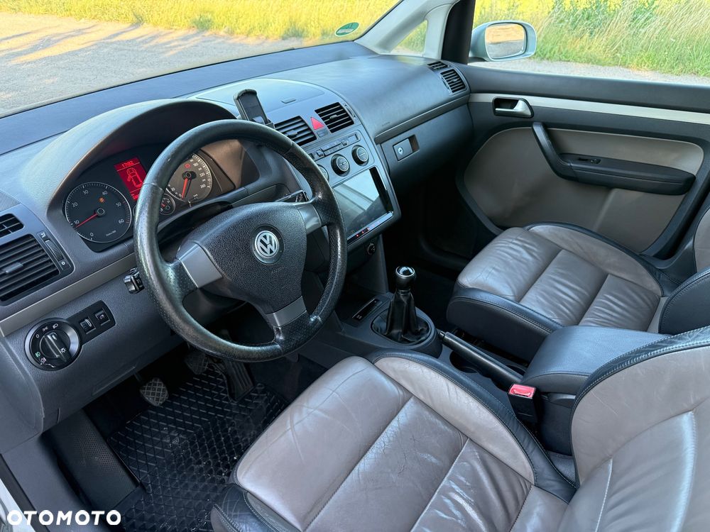 Volkswagen Touran 2.0 TDI DPF Cross - 11
