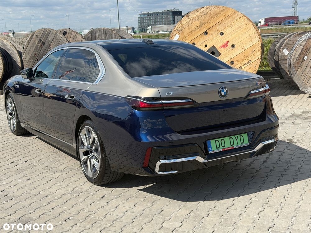 BMW i7 - 10