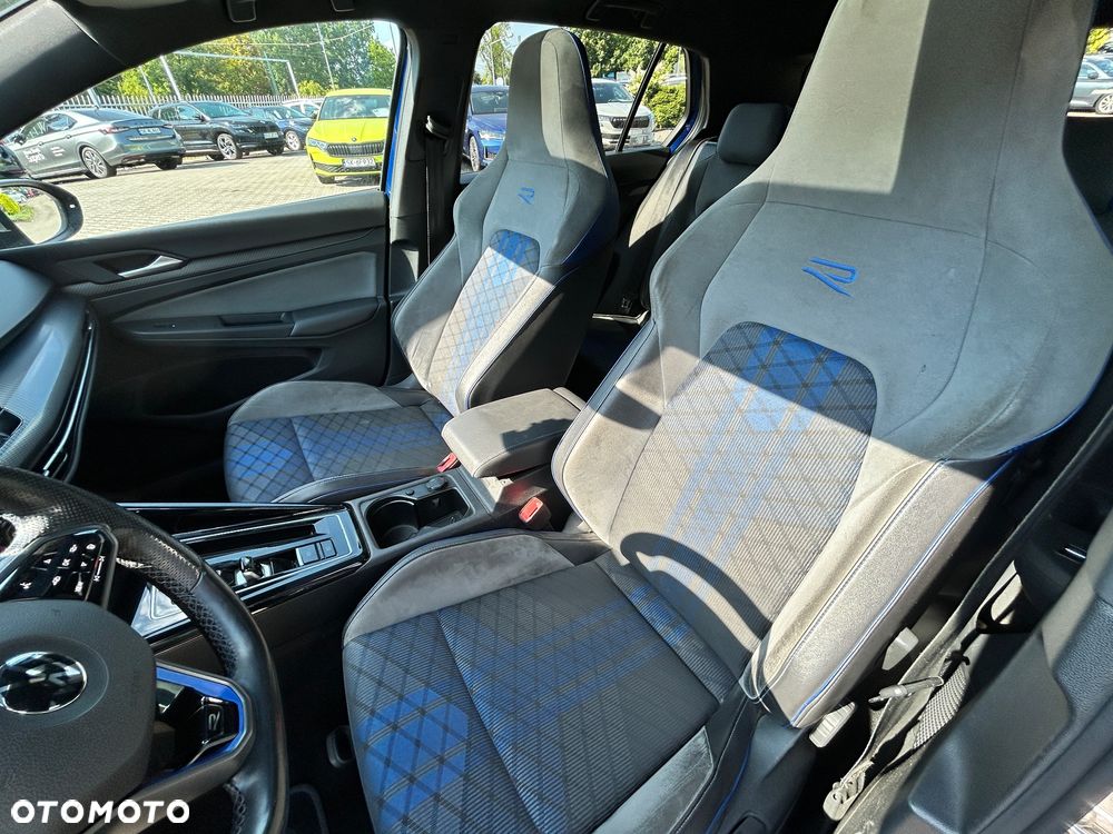 Volkswagen Golf - 11