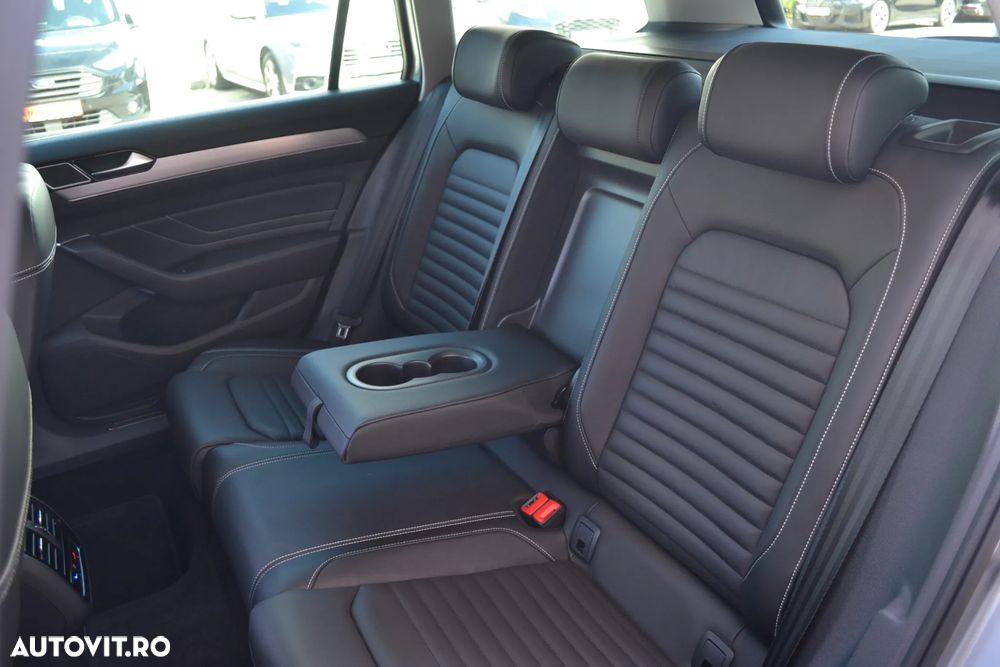 Volkswagen Passat 2.0 TDI SCR DSG 4Motion Elegance - 15